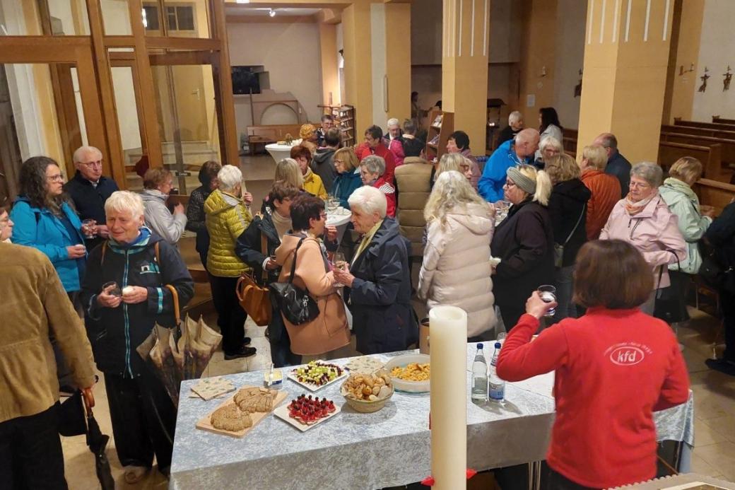 Friedensandacht Stehempfang